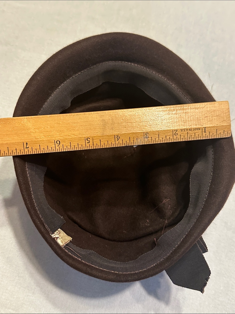 Vintage Women's Brown Felt Pillbox Hat with Feather Accent and Satin Ribbon - Picture 4 of 6